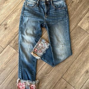 Driftwood Blue Floral Embroidered Cropped Jeans